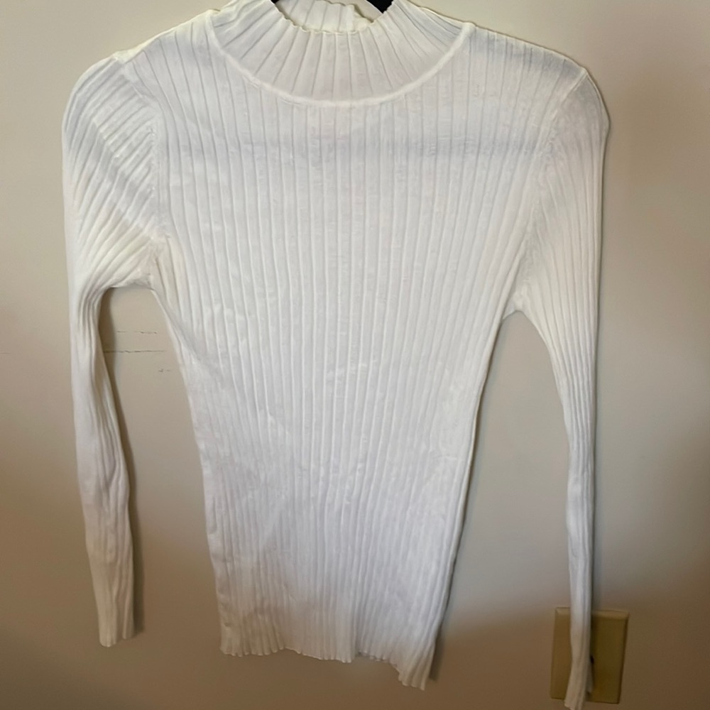 CREAM TURTLENECK WOMENS TOP